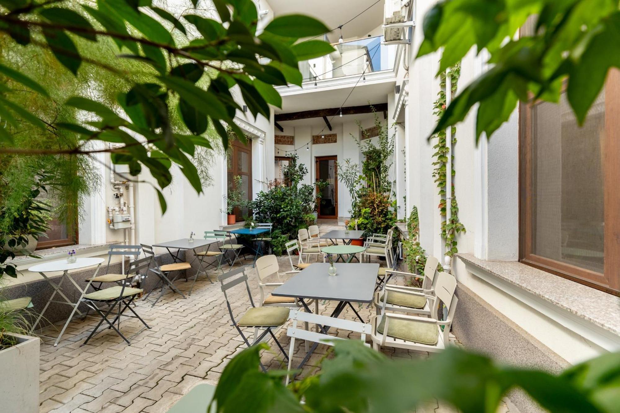 Away From - Modern & Cozy Near Vibrant Unirii Area *
