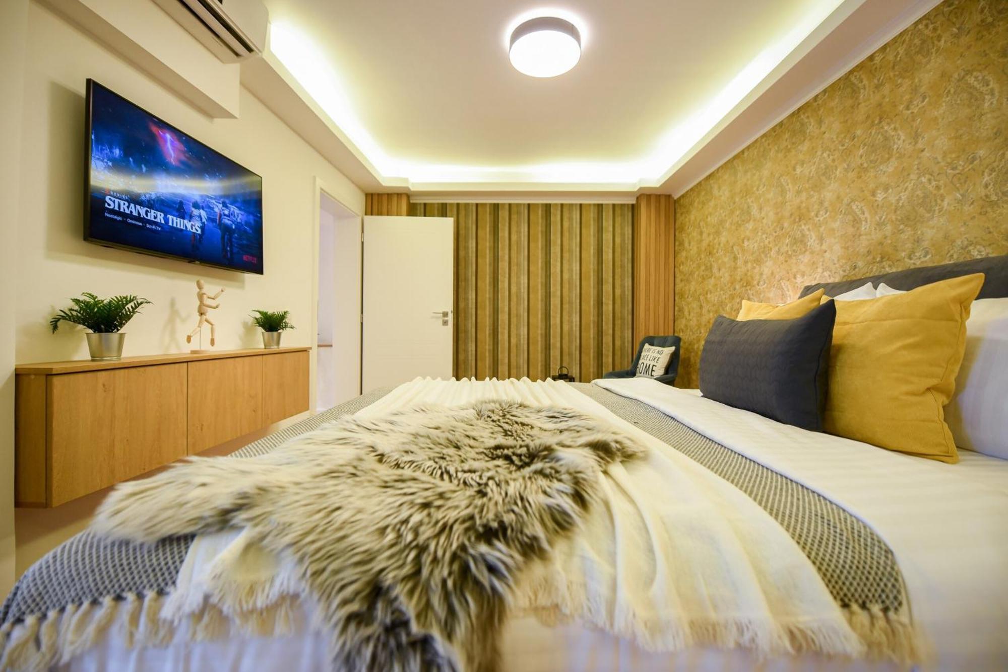 Away From - Modern & Cozy Near Vibrant Unirii Area *