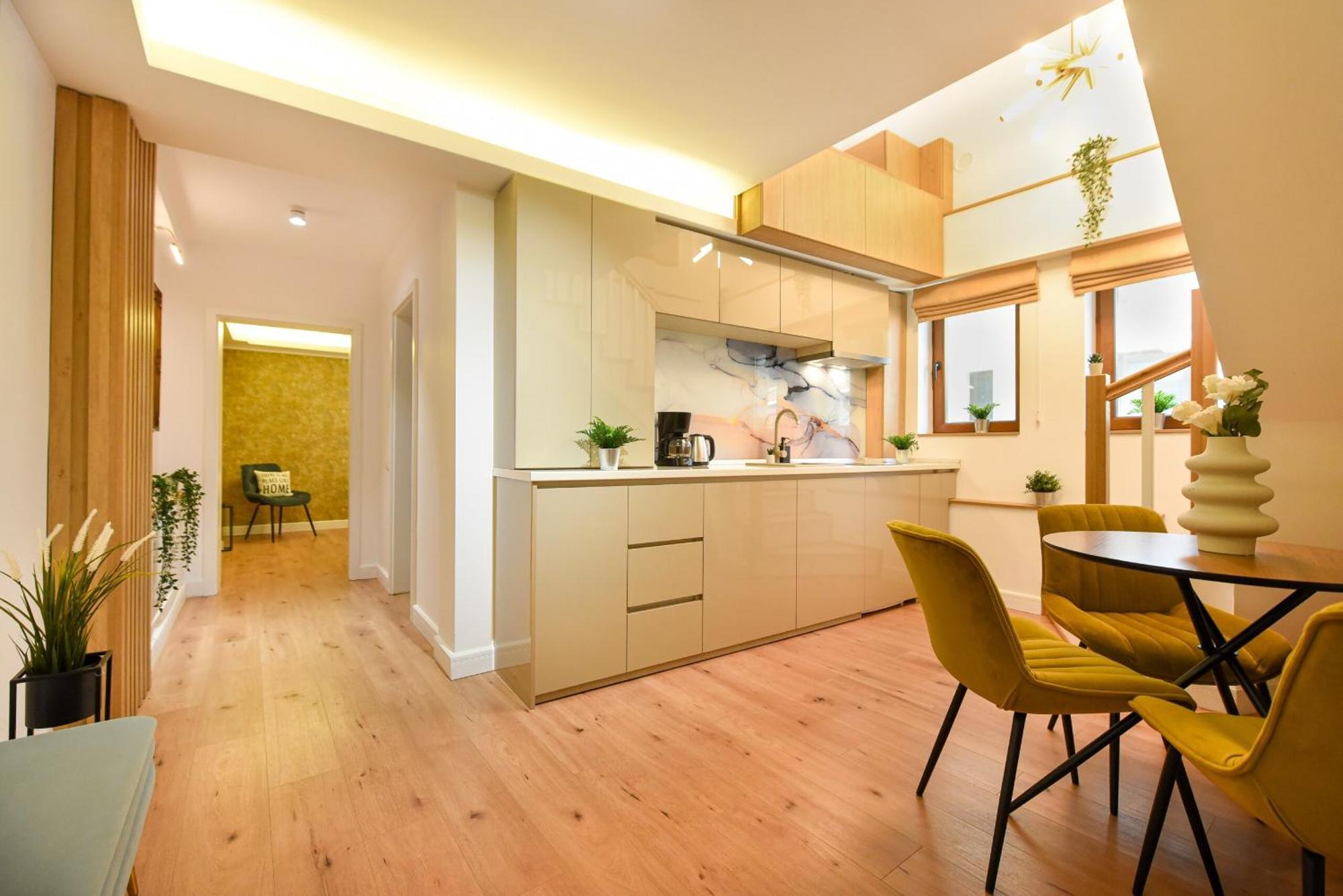 Away From - Modern & Cozy Near Vibrant Unirii Area *