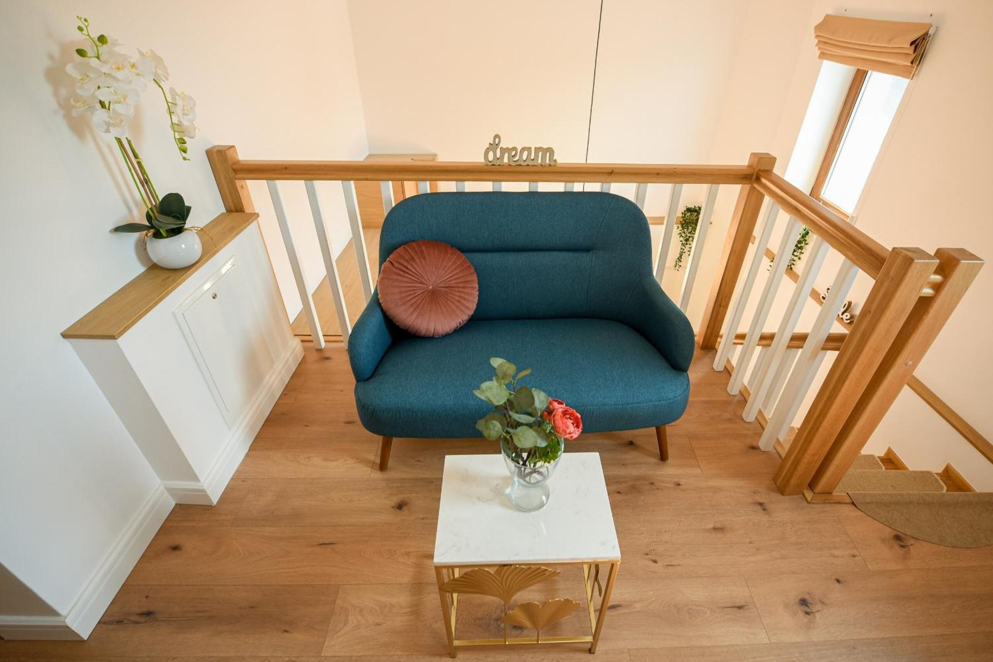 Apartament Away From - Modern & Cozy Near Vibrant Unirii Area