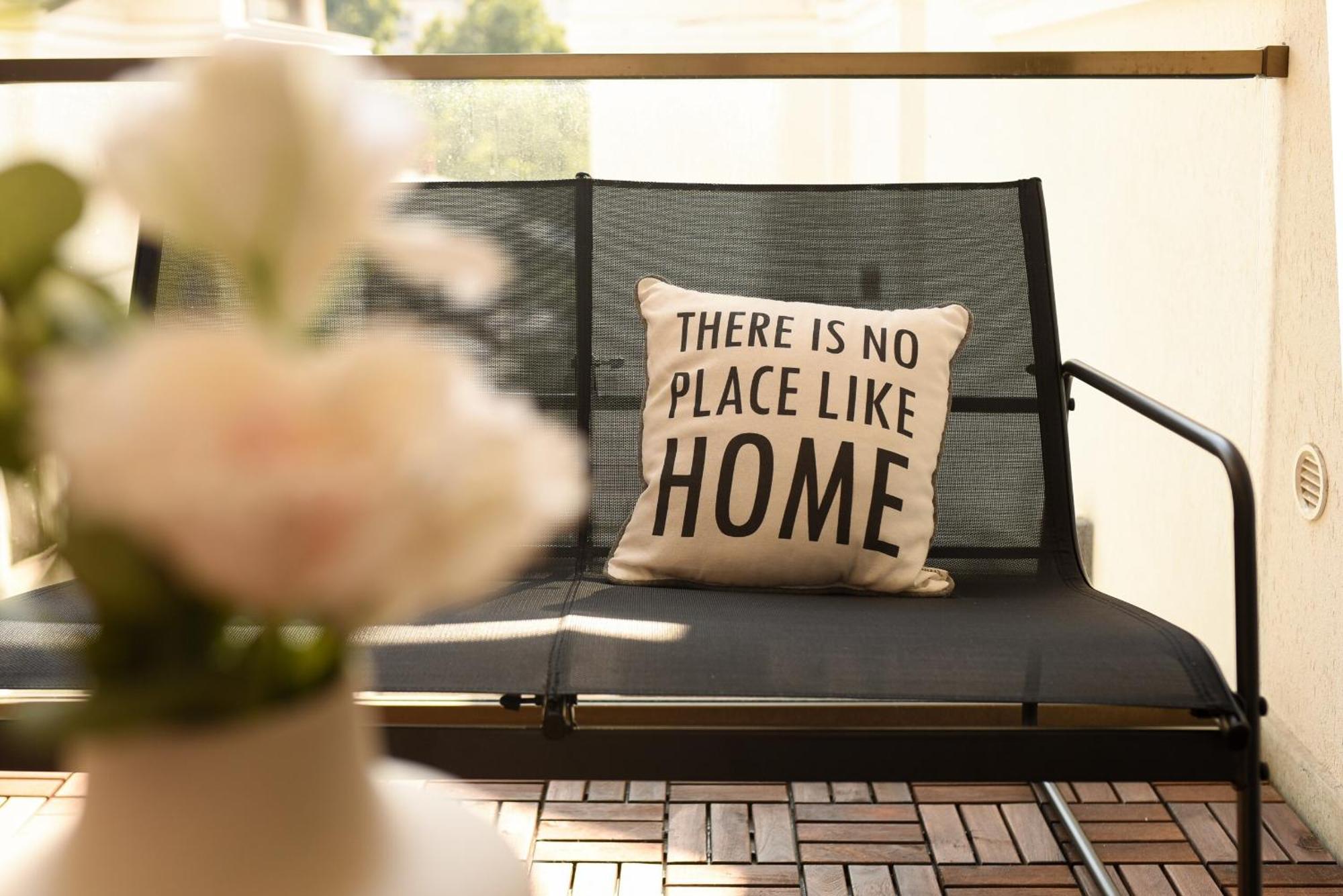Away From - Modern & Cozy Near Vibrant Unirii Area Apartament *