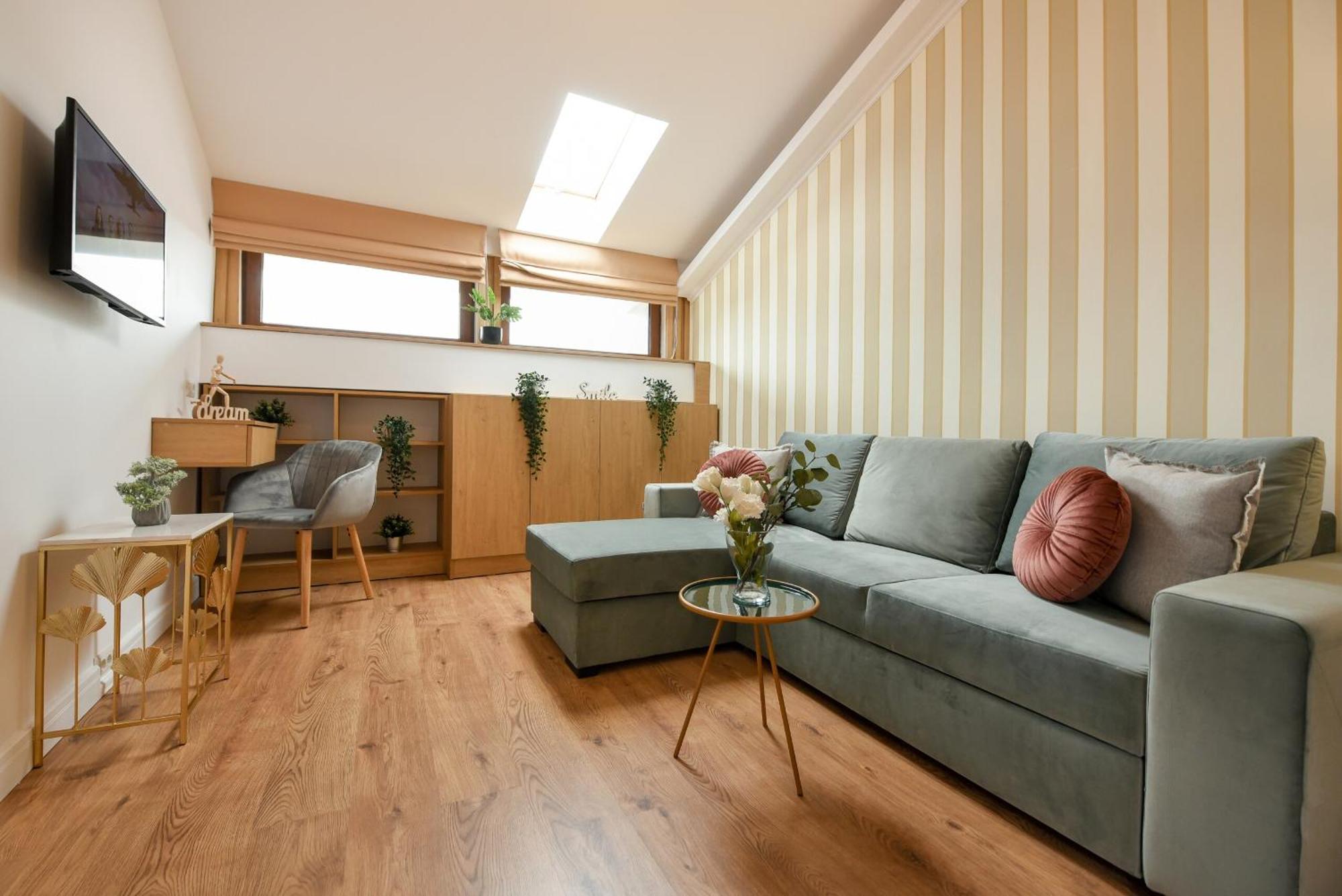 Apartament Away From - Modern & Cozy Near Vibrant Unirii Area Bucureşti