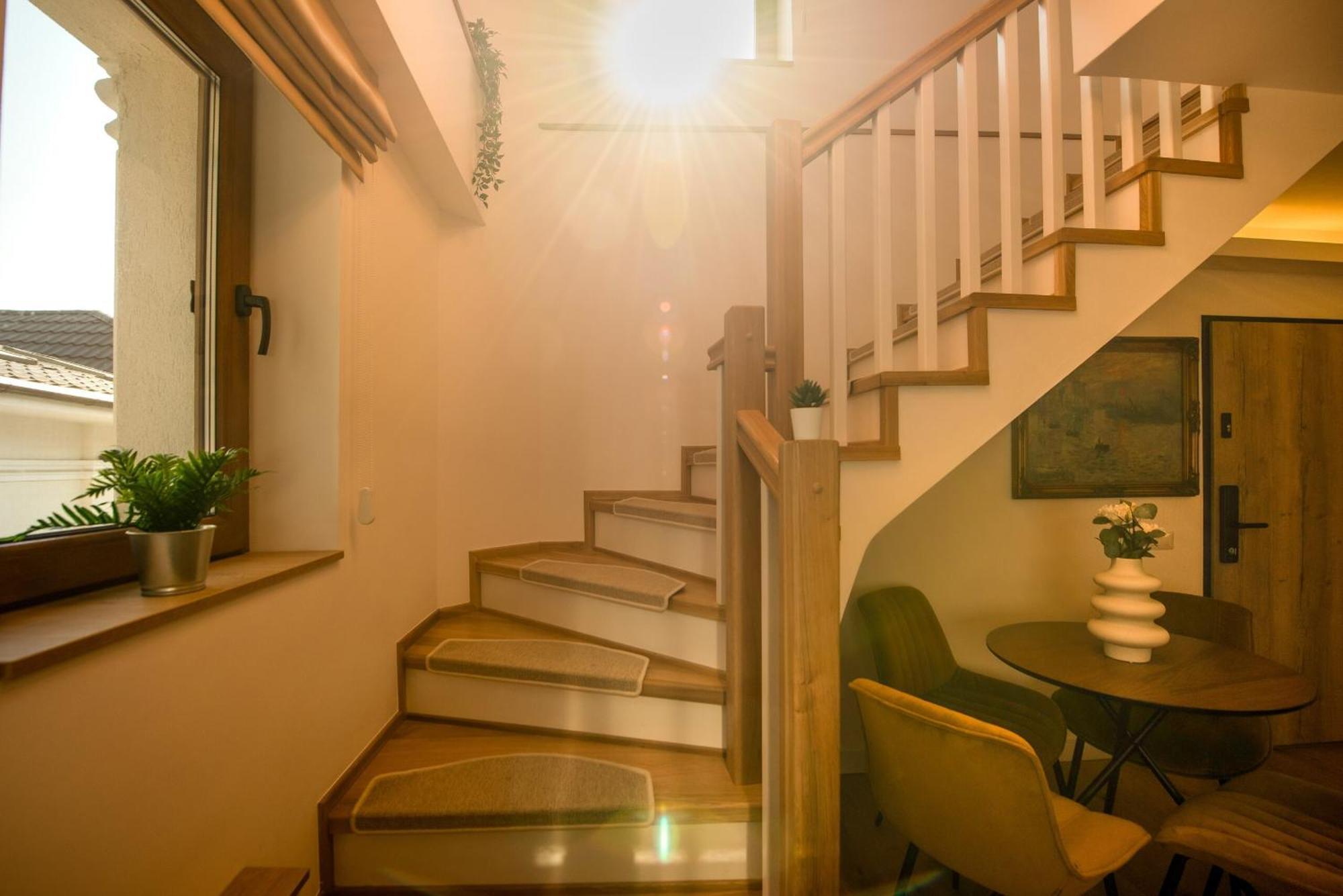 Apartament Away From - Modern & Cozy Near Vibrant Unirii Area *