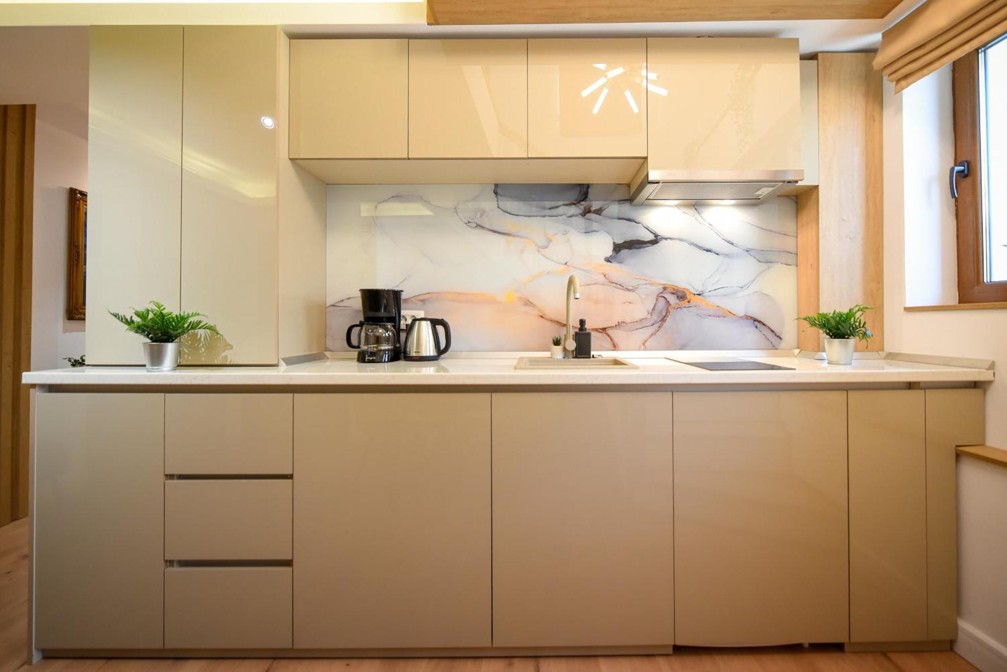Away From - Modern & Cozy Near Vibrant Unirii Area *