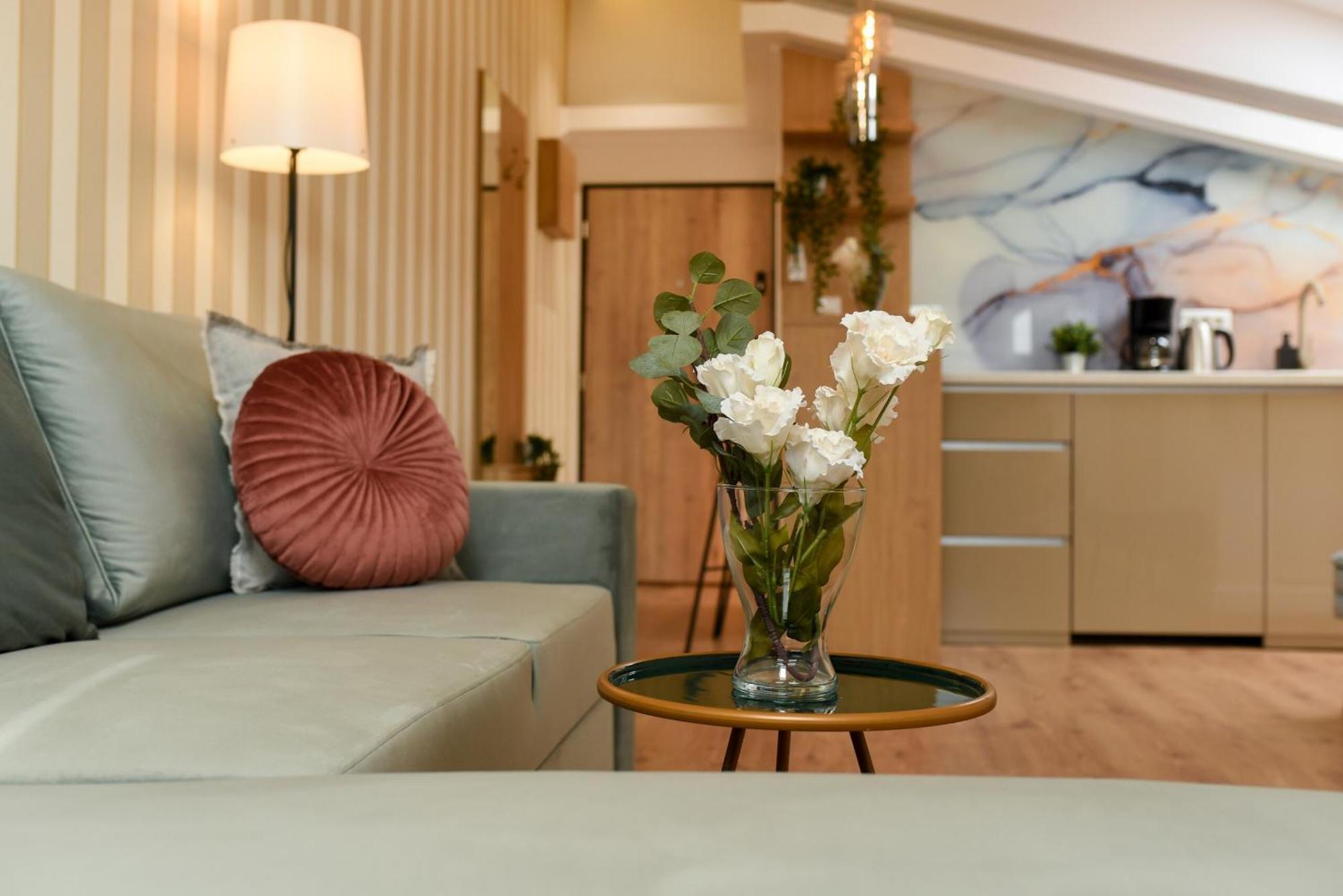 Away From - Modern & Cozy Near Vibrant Unirii Area Apartament