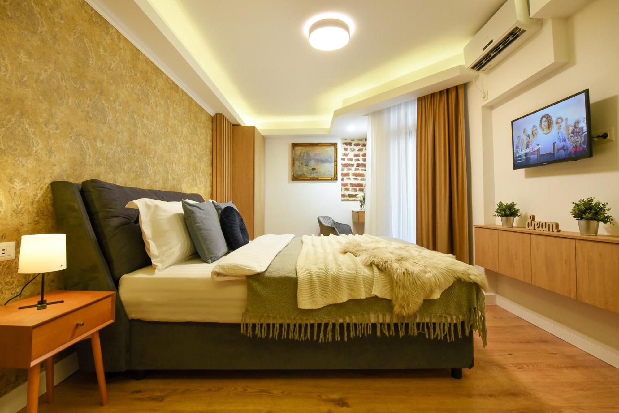 Away From - Modern & Cozy Near Vibrant Unirii Area
