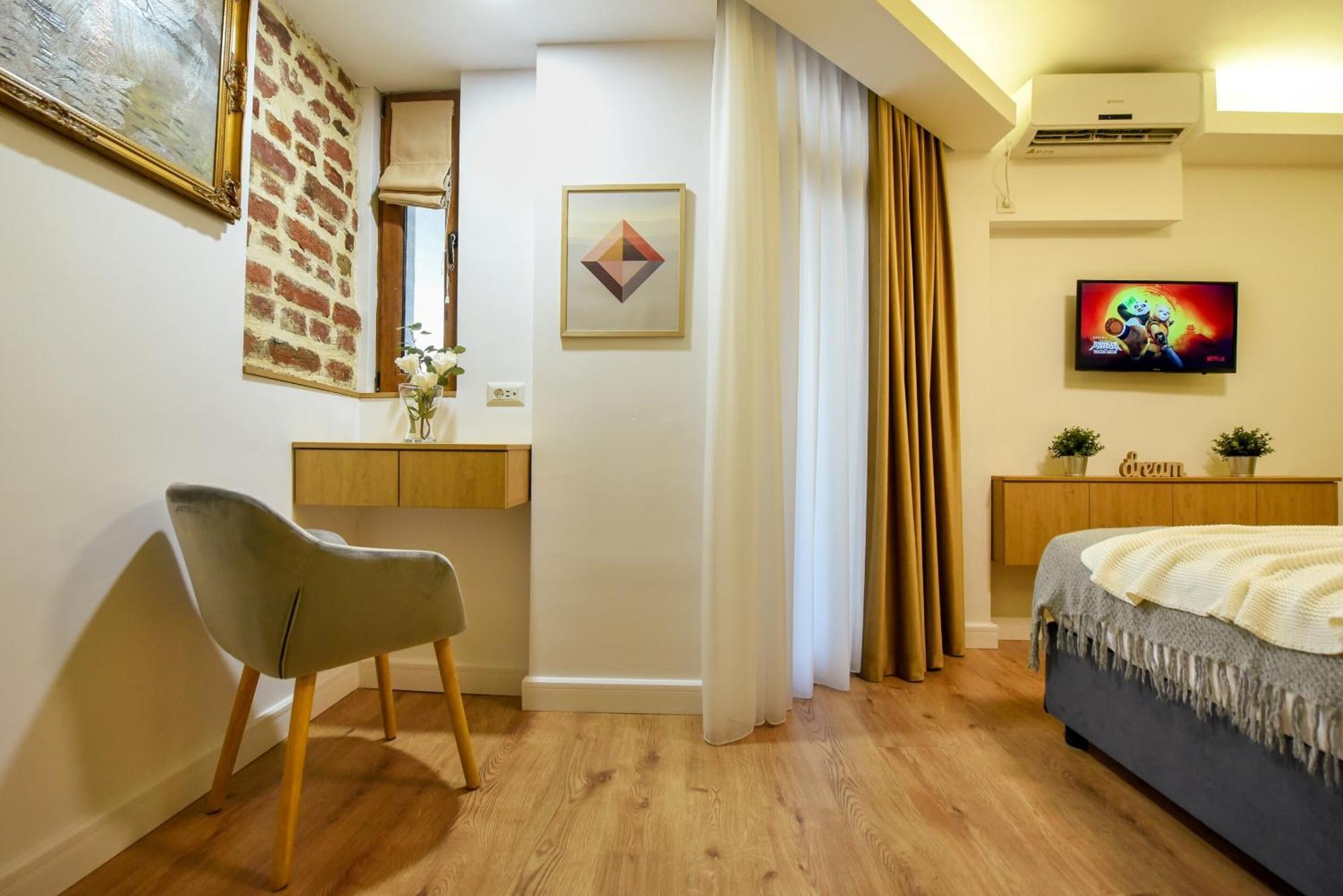 Away From - Modern & Cozy Near Vibrant Unirii Area Apartament *
